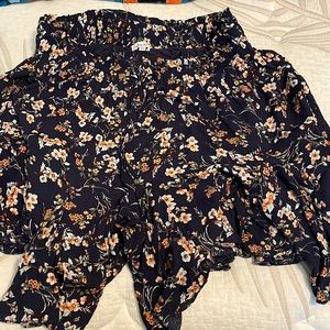 Navy Floral Skort!